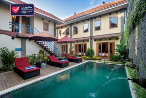 Bazén v ubytování Hartaning House by Pramana Villas nebo v jeho okolí