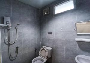 Koupelna v ubytování กู๊ดวิวสัตหีบ + 27 fotografií