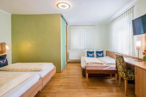 Postel nebo postele na pokoji v ubytování Hotel Goldener Löwe