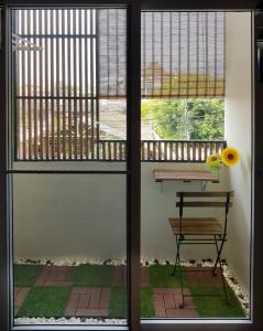 a window view of a bench in a room at EnVieng House(อองเวียงเฮ้าส์): CM old city, Wat Phrasing in Chiang Mai