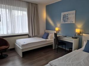 Tempat tidur dalam kamar di Hotel Herrenhof