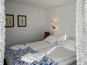 A bed or beds in a room at Lunkaberg Bed & Breakfast