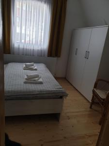 Šumske priče Divčibare客房内的一张或多张床位