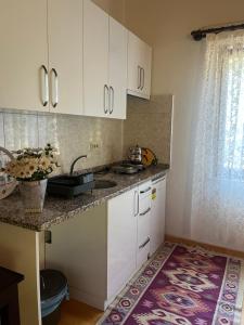 Küche/Küchenzeile in der Unterkunft İpek Apart Hotel