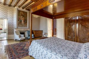 Postel nebo postele na pokoji v ubytování Manoir de la Voute maison d'hôtes + 37 fotografií