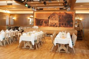 ห้องอาหารหรือที่รับประทานอาหารของ Gasthof Hartl Zum Unterwirt