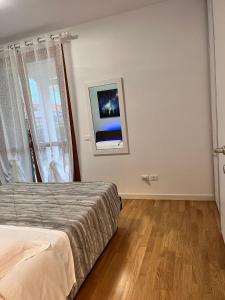 a bedroom with a bed and a picture on the wall at Appartamento Emerald in Sirmione +12 photos