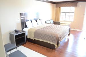 Cama o camas de una habitación en Regency Inn Humble IAH - Intercontinental