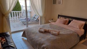 Lova arba lovos apgyvendinimo įstaigoje Nissi Golden Sands Holiday Apartment Free WiFi