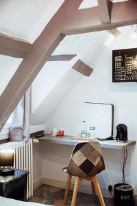 a room with a desk in the attic at Hotel Le Dauphin in Honfleur