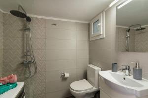 A bathroom at Sirens Athens Apartment