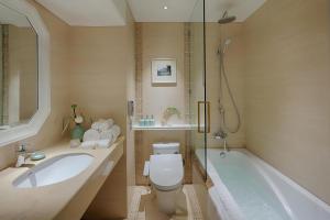 Koupelna v ubytování Au Lac Charner Hotel