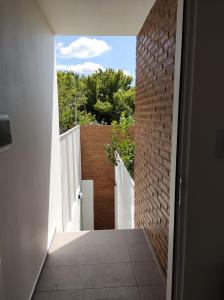 a hallway leading into a house with a brick wall at Mi Limonero in Esperanza