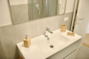 A bathroom at Appartamento Katia