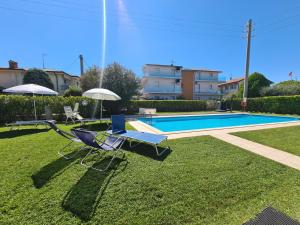 The swimming pool at or close to Appartamento Katia
