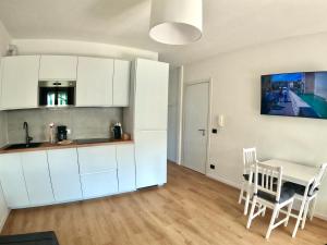 A kitchen or kitchenette at Appartamento Katia