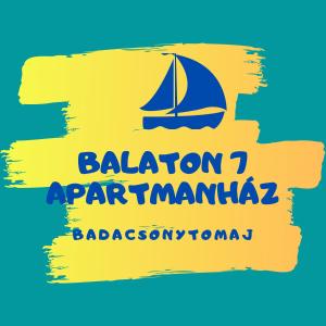 znak z żaglówką na żółtym tle ze słowami balokacja w obiekcie Balaton7 Apartmanház - Badacsonytomaj Centrum w mieście Badacsonytomaj