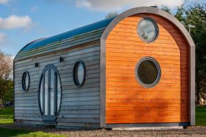 a smallshed with circular windows on the side of it at north fell under the stars in Morpeth