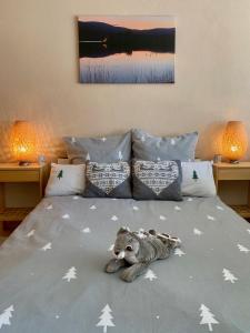 A bed or beds in a room at Ferienwohnungen Fuchs & Hase Saig - der Hase
