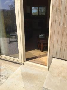Fotografie z fotogalerie ubytování Pervolaris Cottages 1 v destinaci Goudhi