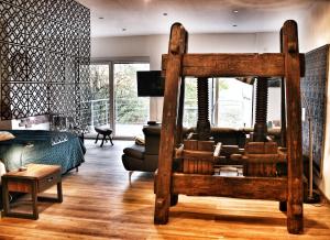 a living room with a large wooden chair in the middle at Kinzigloft mit Blick auf den Fluss in Gelnhausen