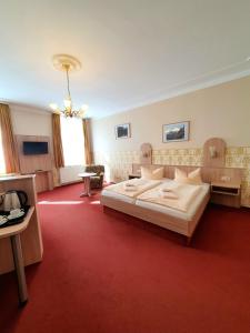 Postel nebo postele na pokoji v ubytování Hotel Garni Dekorahaus