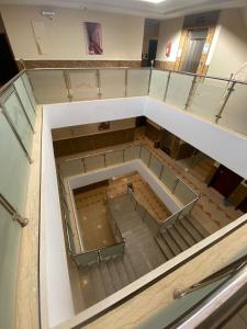 an overhead view of an empty auditorium with stairs at ديار الأحبة للوحدات السكنية المفروشة in Sakakah