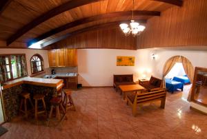 an open kitchen and living room with a wooden ceiling at Casitas Joanna in Puerto Viejo