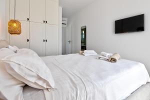 Postel nebo postele na pokoji v ubytování Villa Lara AmberBlue Pefkos
