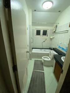Koupelna v ubytování บ้านแบ่งห้องให้พัก บ้านยูกเฮม วิวทะเลสาบ รู้สึกเหมือนบ้านเพื่อน