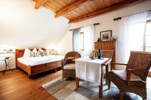 Postel nebo postele na pokoji v ubytování Winzerzimmer Pronegg vlg. Kristeindl
