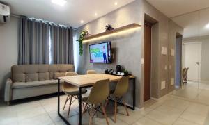 a living room with a table and a couch at JTR | Ar na Sala, Localização Privilegiada+Piscina in Maceió