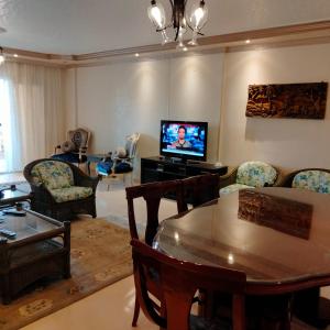 Μια τηλεόραση ή/και κέντρο ψυχαγωγίας στο Afnan Guest- Rehab City +27 φωτογραφίες