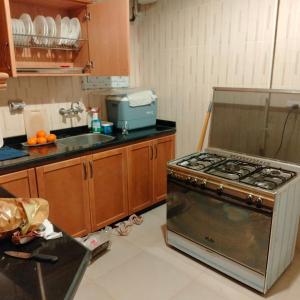 Η κουζίνα ή μικρή κουζίνα στο Afnan Guest- Rehab City