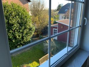 a view from a window of a yard at Haus im Sternweg in Voerde