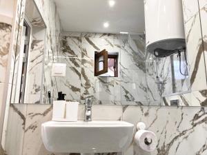 A bathroom at Dune Apartment Nessebar