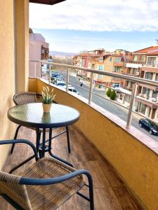 A balcony or terrace at Dune Apartment Nessebar