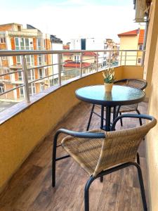 A balcony or terrace at Dune Apartment Nessebar