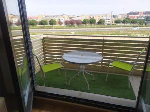 صورة لـ Apartamento Medrano PISCINA AIRE ACONDICIONADO terraza y 5 minutos del centro en coche ideal para mascotas في لوغرونيو +20 صورة