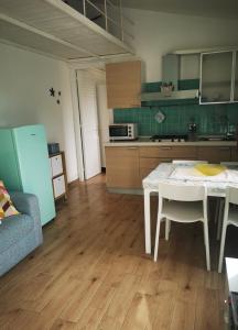 A kitchen or kitchenette at Cara Catherine Még 24 kép