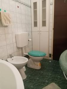 A bathroom at Giardini room