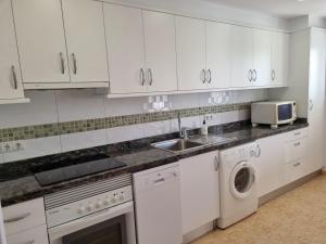 A kitchen or kitchenette at Hello Oliva Beach Ana