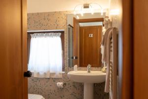 Koupelna v ubytování Hotel New Genziana