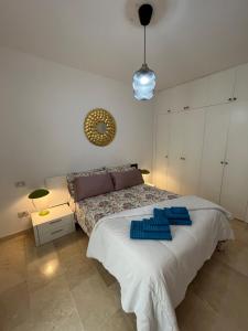 A bed or beds in a room at DREAM CURTIDOS