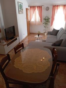 TV a/nebo společenská místnost v ubytování Apartments Šime
