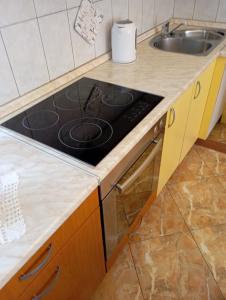 Kuchyň nebo kuchyňský kout v ubytování Apartments Šime