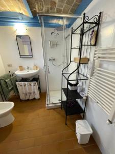 Een badkamer bij Il Giardino Roccioso