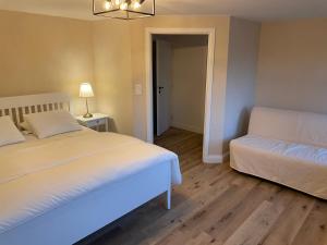 a bedroom with two beds and a table and a lamp at De Betze - Country Life in Geetbets