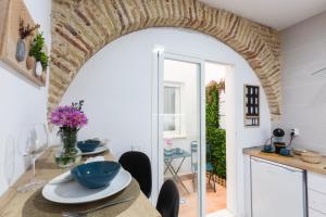 a kitchen with a table with blue bowls on it at ENTREARCOS in Cádiz