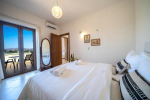 A bed or beds in a room at FOS residence - ΦΩΣ ,luxury villa